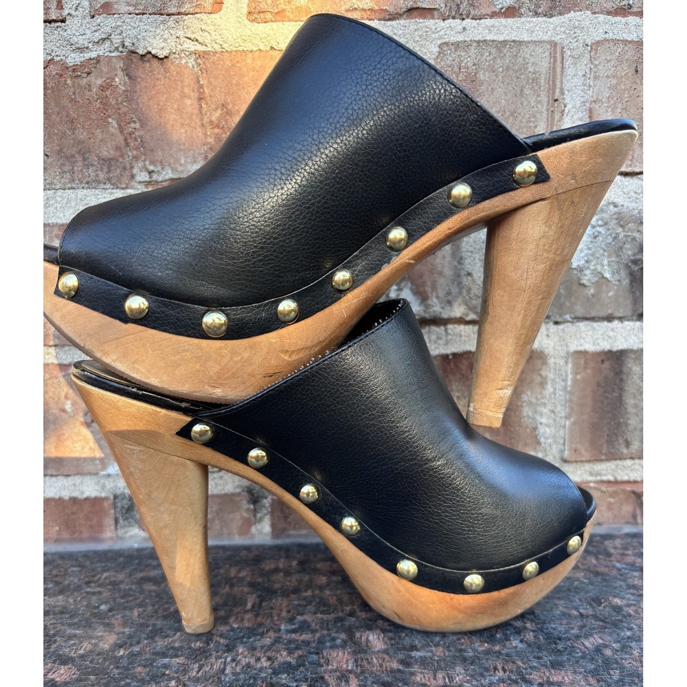 Women's Steve Madden Daynty Gold Studded Leather Clogs 8.5M PreOwned - Good